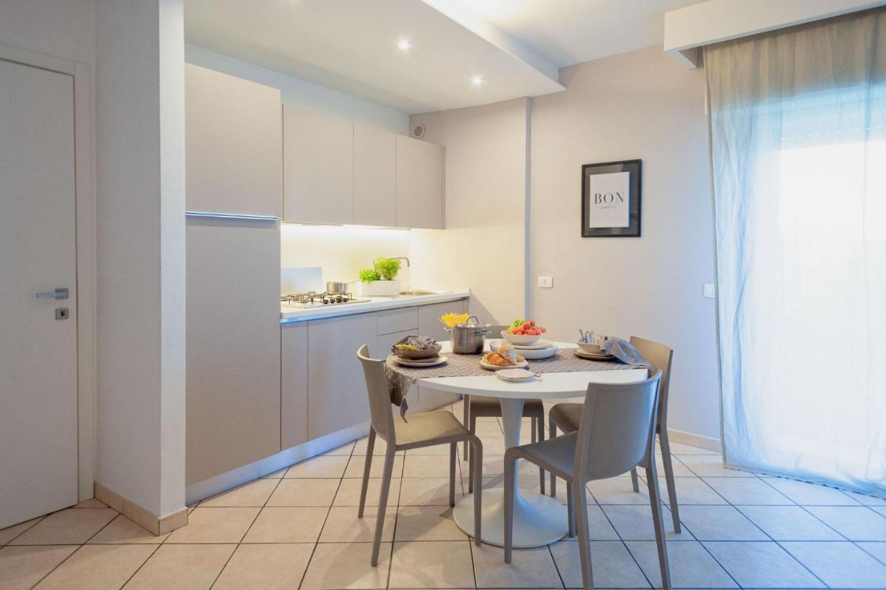Residenza Alma Aparthotel Riccione Bagian luar foto