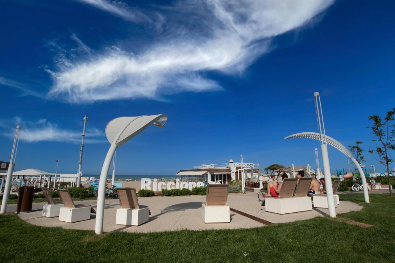 Residenza Alma Aparthotel Riccione Bagian luar foto